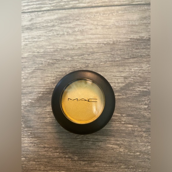 MAC Long Wearing, 8 Hours Highly Pigmented Pressed Eyeshadow-Going Bananas NEW - Picture 9 of 10